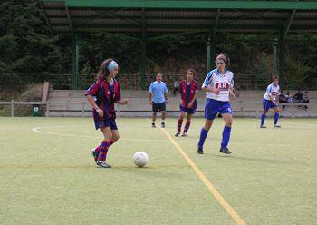 Neskei zuzendutako entrenamendu saioa deitu du Lagun Onak futbol taldeak