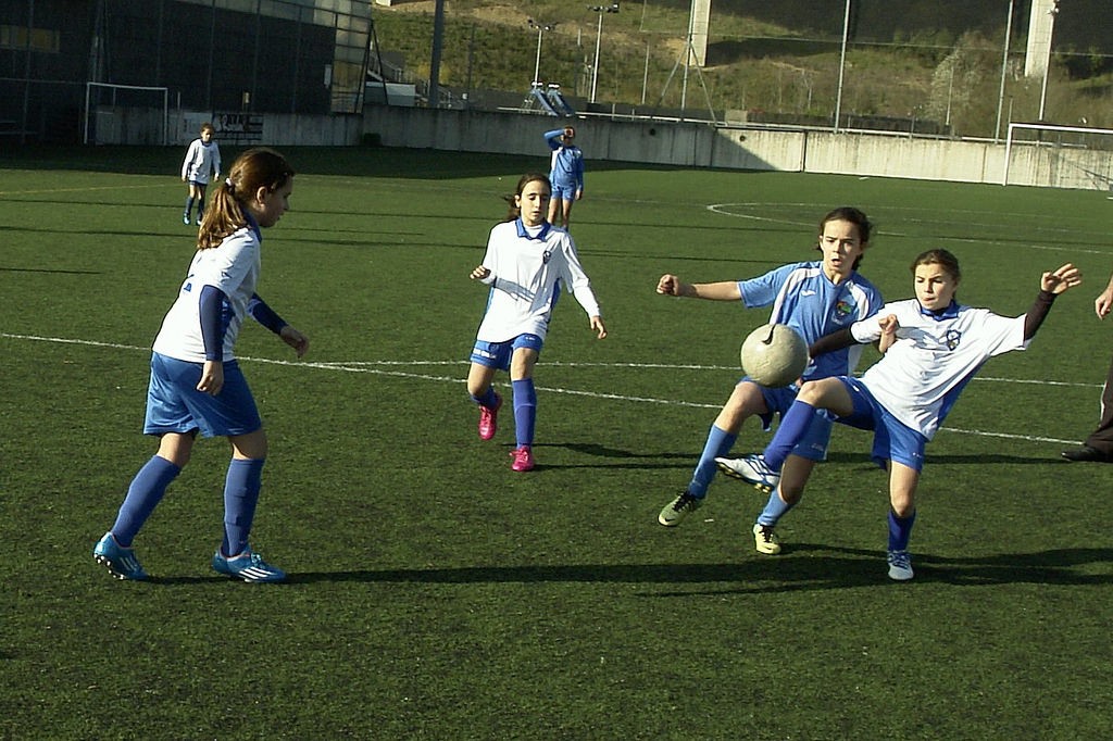 Lagun Onakek dei egin die 2004an eta 2005ean jaiotako neskei, futbolean jokatzera anima daitezen