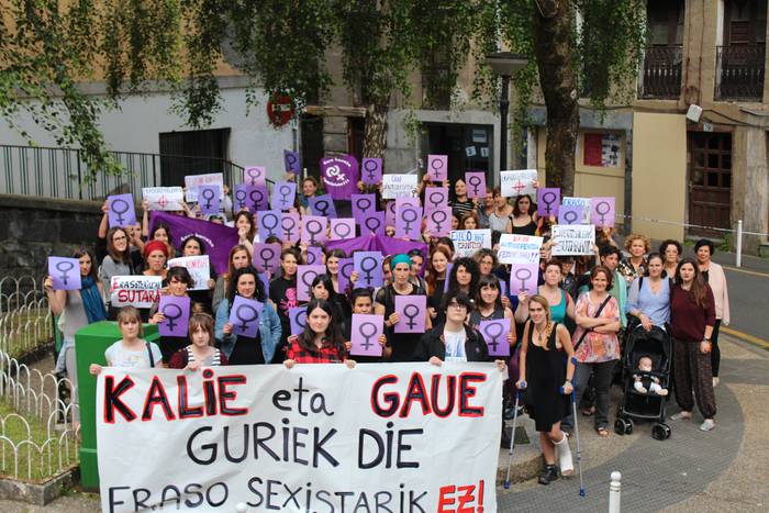 Kaleak eta gauak emakumeenak direla aldarrikatu dute eskualdeko eragile feministek