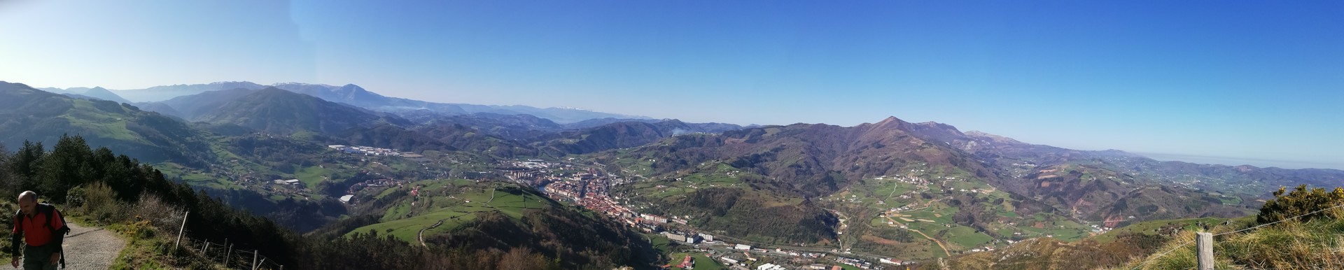 Eguraldi bikainarekin 12 lagun bildu...