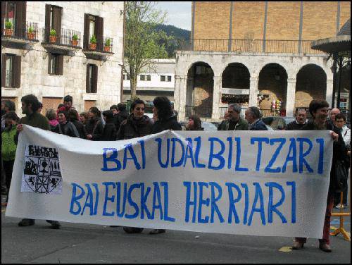 Udalbiltzako auzipetuek 'Egunkaria'-ren epai bera espero dute, "auziak antzekoak direlako"