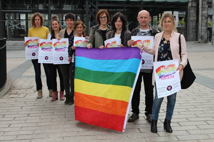 Ekitaldi bat egingo dute Homofobiaren eta Transfobiaren Aurkako Egunean plazan