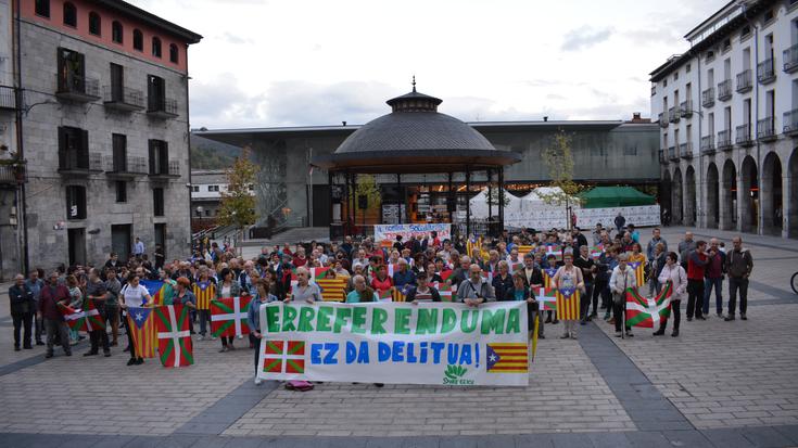 Kataluniari elkartasuna adierazteko elkarretaratzea deitu du udalak etzirako