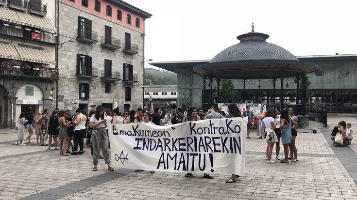 Bardozeko hilketa matxista salatu dute hainbat lagunek