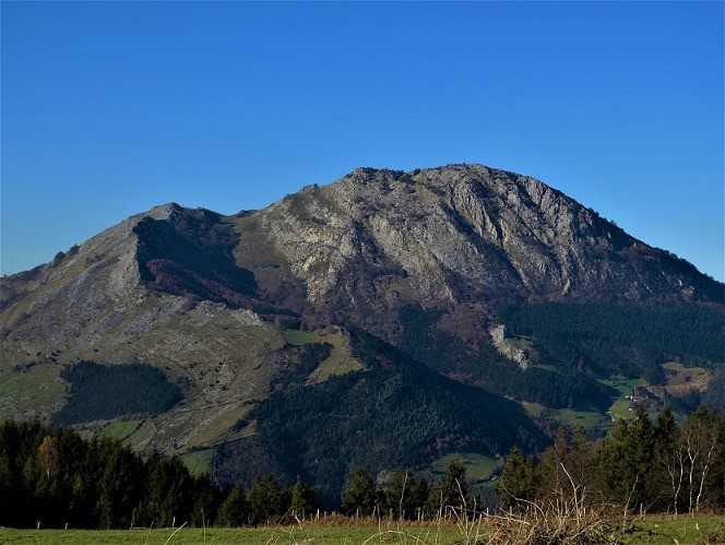 Izarraitz azpitik bira egingo dute igandean mendizaleek