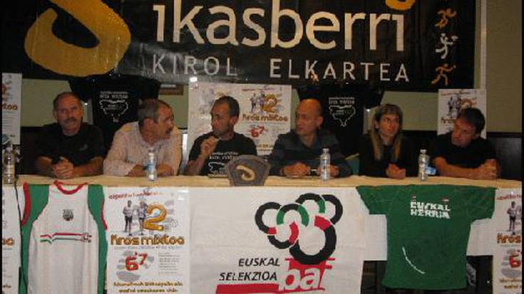 Bikoteak abiatzeko prest