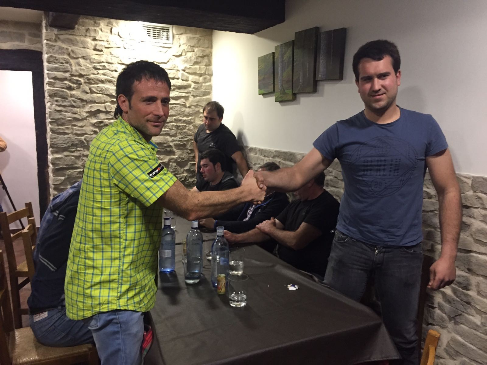 Mikel Larrañagak eta Alex Txikonek itxi dute tratua, eta uztailaren 1ean jokatuko dute apustua