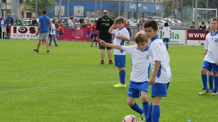 Lagun Onak eguna ospatuko du futbol klubak larunbatean