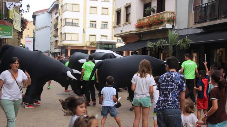 Bideoa: Zarauzko entzierro txikia