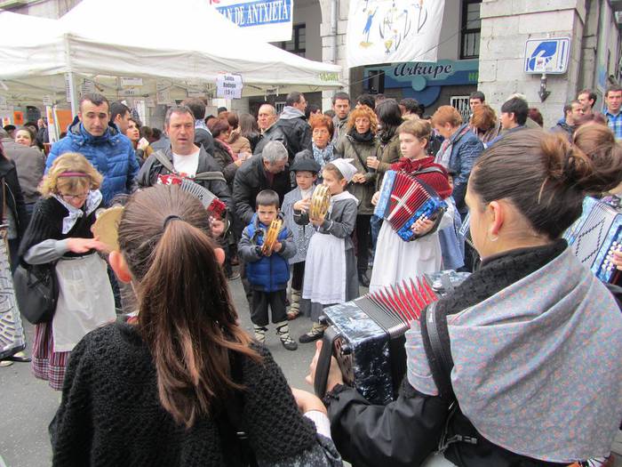 Santo Tomas Eguna herriz herri