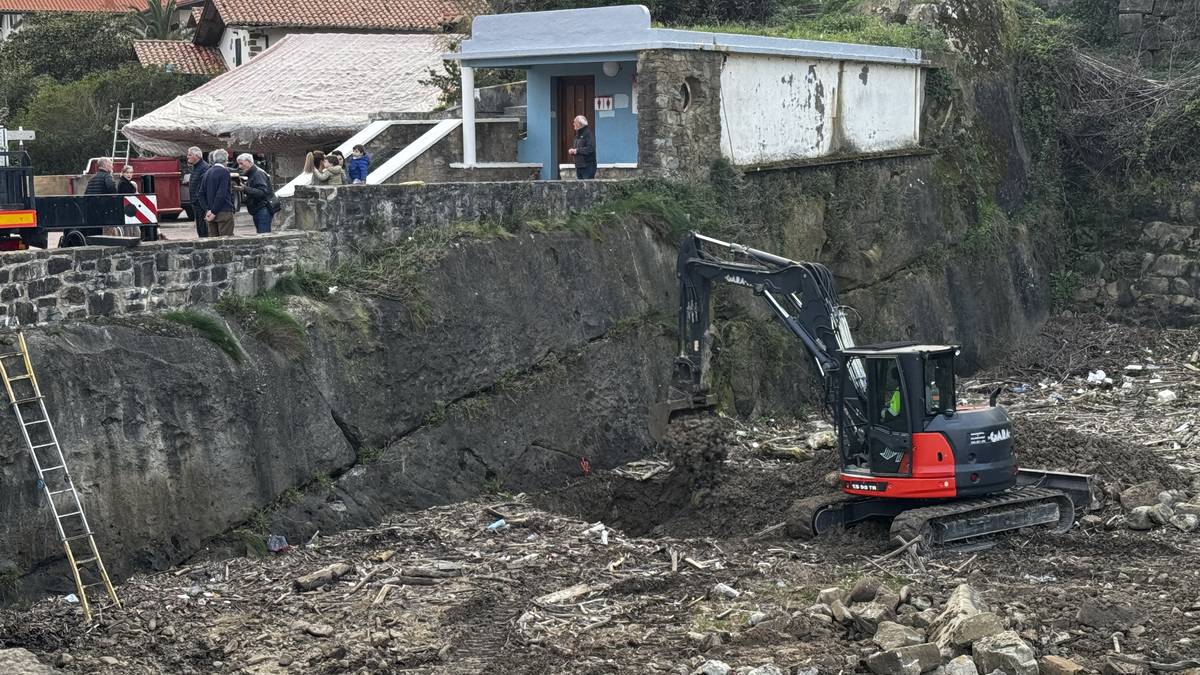 Azterketak egin dituzte paoleko igerilekuan, etorkizunean proiektu bat gauzatzeko bertan
