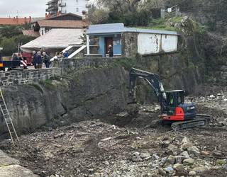 Azterketak egin dituzte paoleko igerilekuan, etorkizunean proiektu bat gauzatzeko bertan