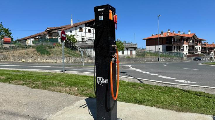 Bizikletak garbitzeko gunea jarri du Aiako Udalak herrigunean