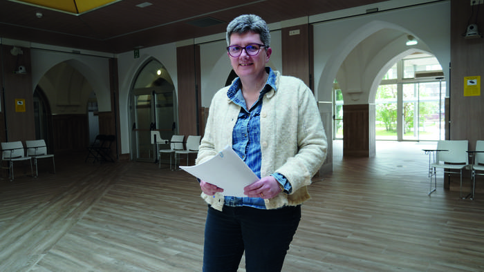 Luzia Alberro: "Erlijio bati publikoki uko egiten ari zara; hori gauza serioa da"