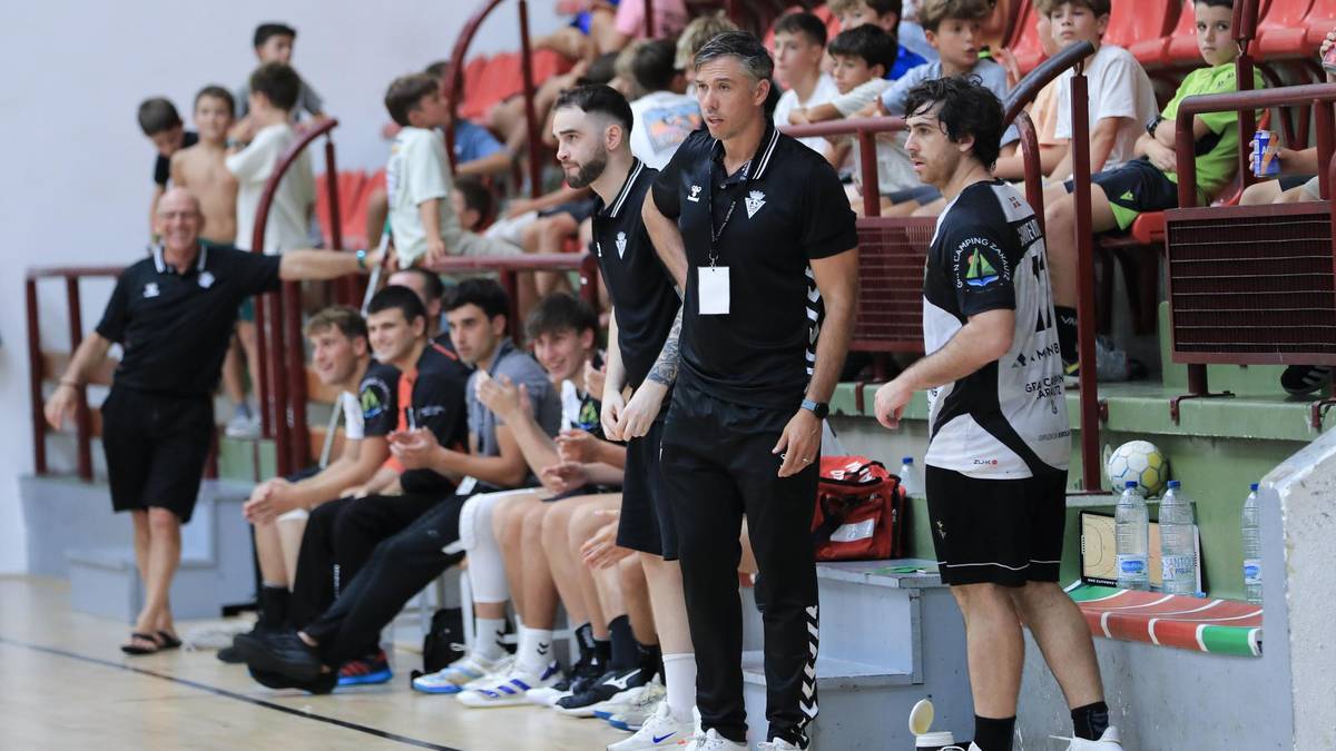Mikel Agirrezabalaga 'Kapaxko'-k Amenabar Zarautz taldea gidatzen segituko du