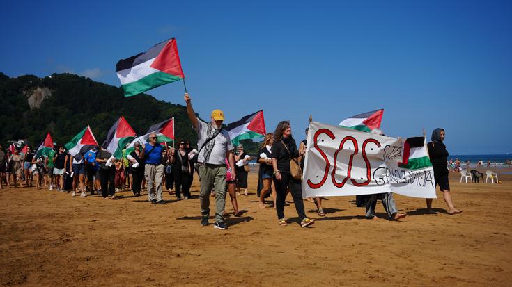 Palestinari babesa erakutsi diote dozenaka zarauztarrek