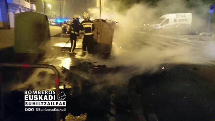 Bi edukinontzi erreta Iturribide kalean