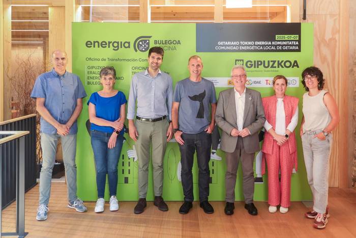 Getariarrak hasi dira iaz instalatutako 338 eguzki plaken onurak jasotzen