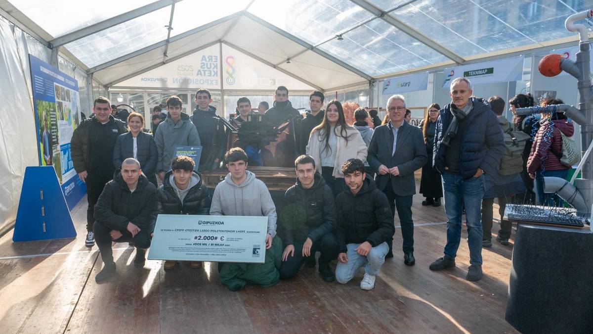 Oteitza Lizeo Politeknikoko ikasle talde baten proiektua saritu dute 'Ekonomia zirkularra modelatzen' erakusketan