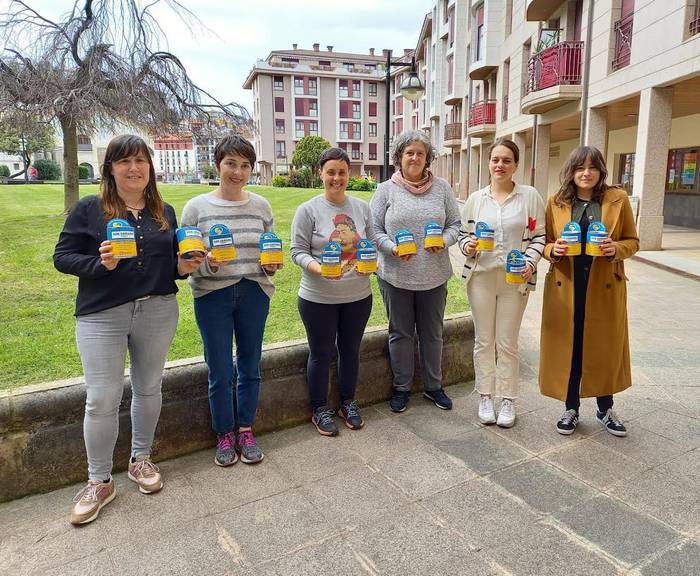 Ukrainako errefuxiatuen aldeko ekintza solidarioa abiatu dute Gertuk eta SOS Ukraina Zumaia taldeak