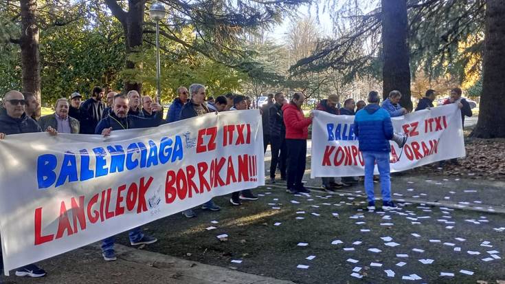 Gobernuaren Ordezkariordetza aurrean elkarretaratu dira gaur Balenciagako langileak