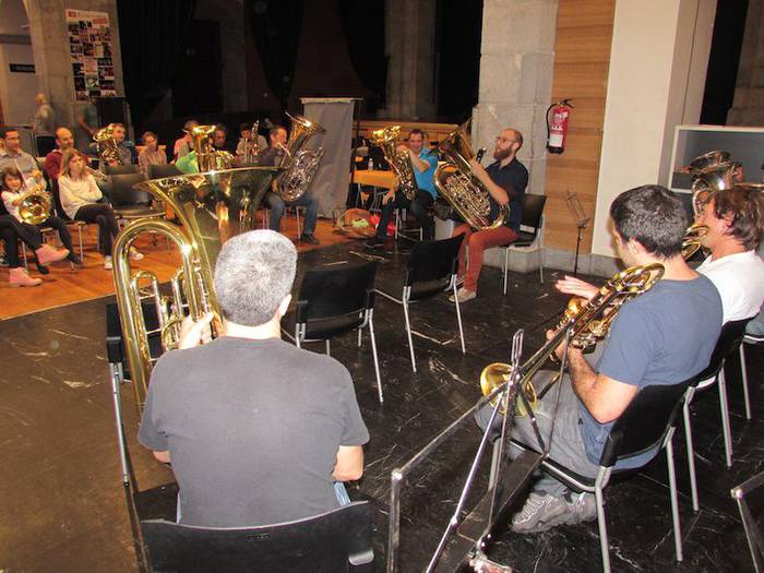 Martxan da Azpeitian VI. Tuba Jaialdia