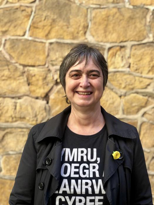 Begotxu Olaizolari babesa adierazi diote EAko kritikoek