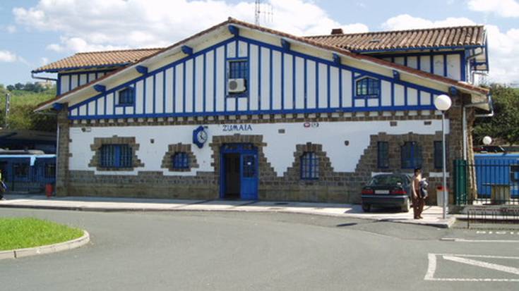 Gutxieneko zerbitzuak izango dira Zumaia eta Donostia arteko trenetan, grebagatik