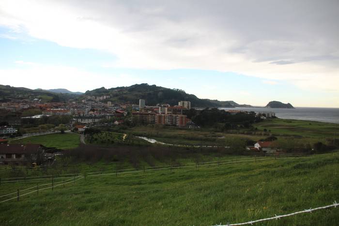 Zarauzko EH Bildu: "Surf zentroaren inguruko bere kudeaketa negargarria justifikatu ezinean dabil alkatea"