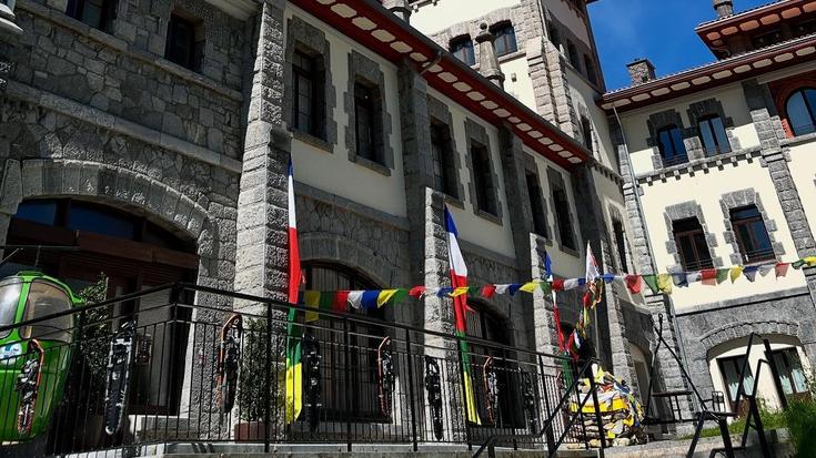 Mikel Zabalzak 'Goian zerua eta behean lurra' liburua aurkeztuko du bihar, Mendietxe museoan