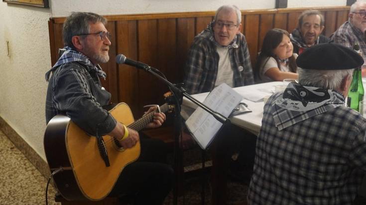 Dena prest hilaren 8ko kantu afari herrikoirako