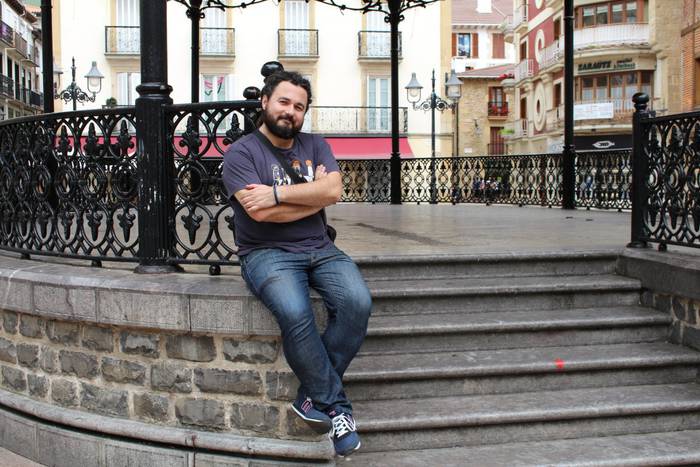 Eñaut Frantzesena: "Esperientzia ona izan da liburua idaztea, gorabeherak izan arren"