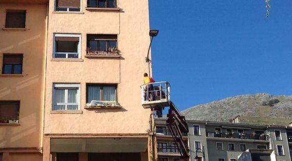 "Kontsumoa erdira jaisteko" helburuarekin, herriko argiteria berritzeko hainbat lan egin du Udalak