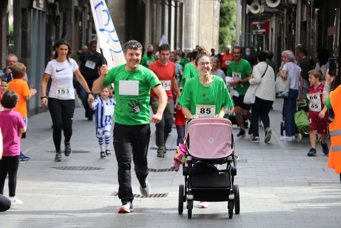 CDKL5 elkarteari laguntzeko lasterketa solidarioa egin dute Azkoitian