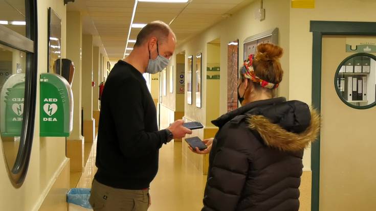 Zer eragin izaten ari da COVID ziurtagiria espazio itxietan?