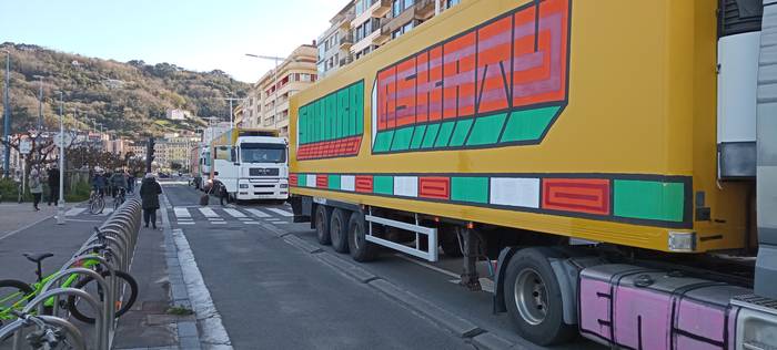 Elkartasun karabana Saharako errefuxiatuen kanpalekuetara bidean da