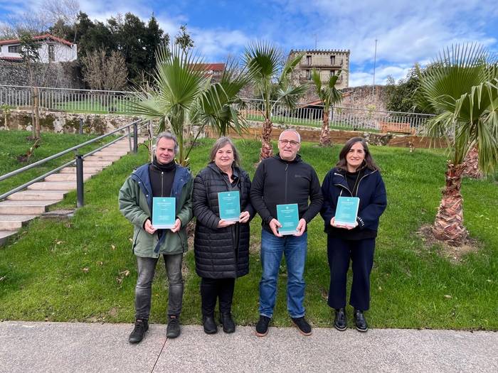 'Mendez mende Zumaian euskaraz' liburua argitara eman du Imanol Azkuek