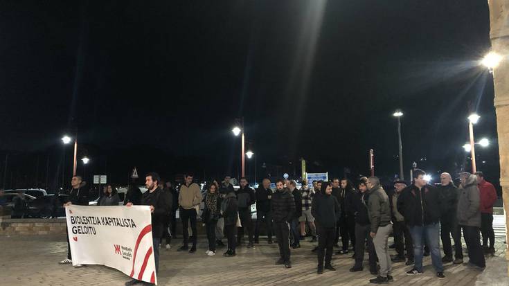 Atzoko lan istripuan izandako heriotza salatu dute Zumaian