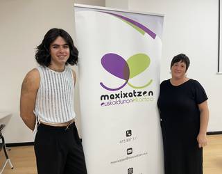 Oholtza gaineko ezerosotasunez aritu dira Aner Peritz eta Onintza Enbeita bertsolariak