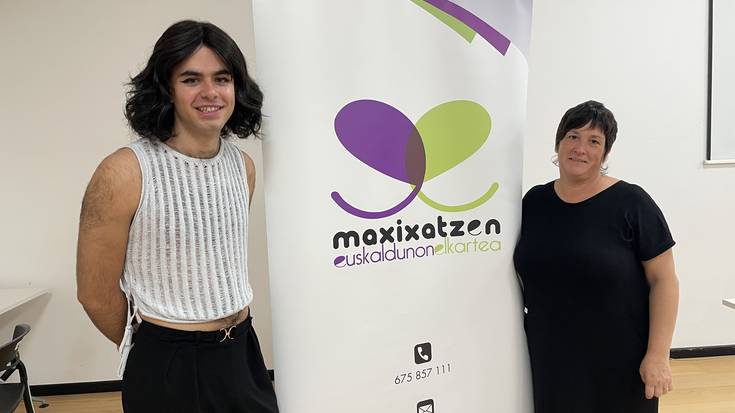 Oholtza gaineko ezerosotasunez aritu dira Aner Peritz eta Onintza Enbeita bertsolariak