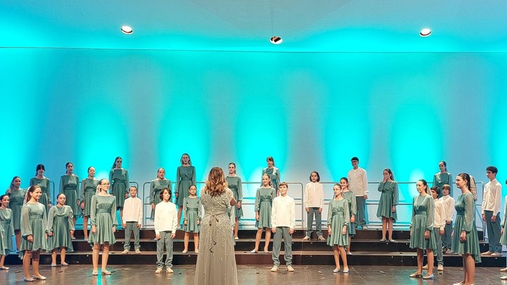 Granadako Pequeñas Voces de La Alhambra abesbatzak kontzertua emango du gaur Frantziskotarren elizan