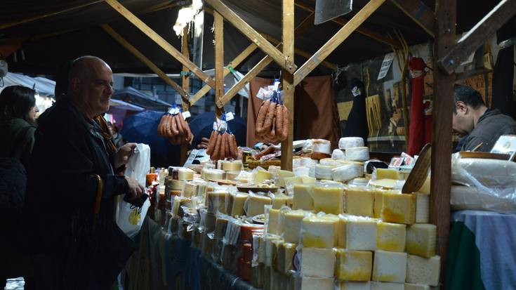 Euriak ez du gelditu Erdi Aroko Azoka