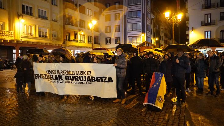 Zarautzen ere irmoki salatu dute AEBek Venuezuelan egindako erasoa
