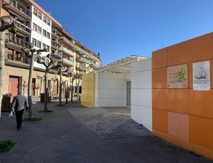 Hezkuntza publikoko komunitatearen eskakizunak aintzat hartzeko eskatu dio udalak Jaurlaritzari