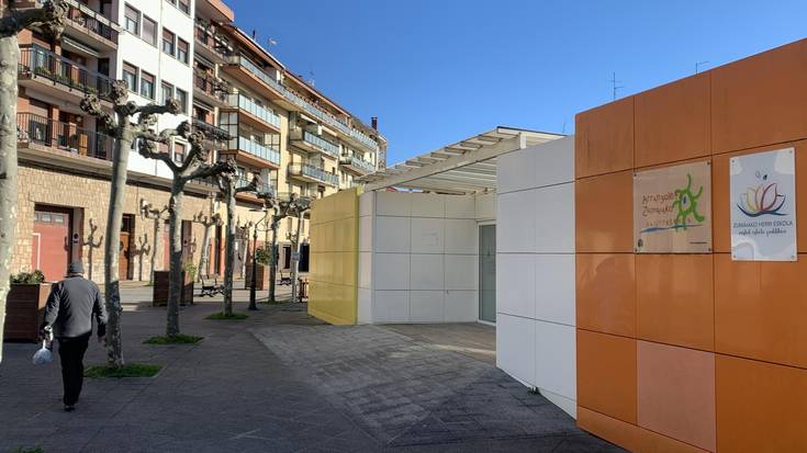 Hezkuntza publikoko komunitatearen eskakizunak aintzat hartzeko eskatu dio udalak Jaurlaritzari