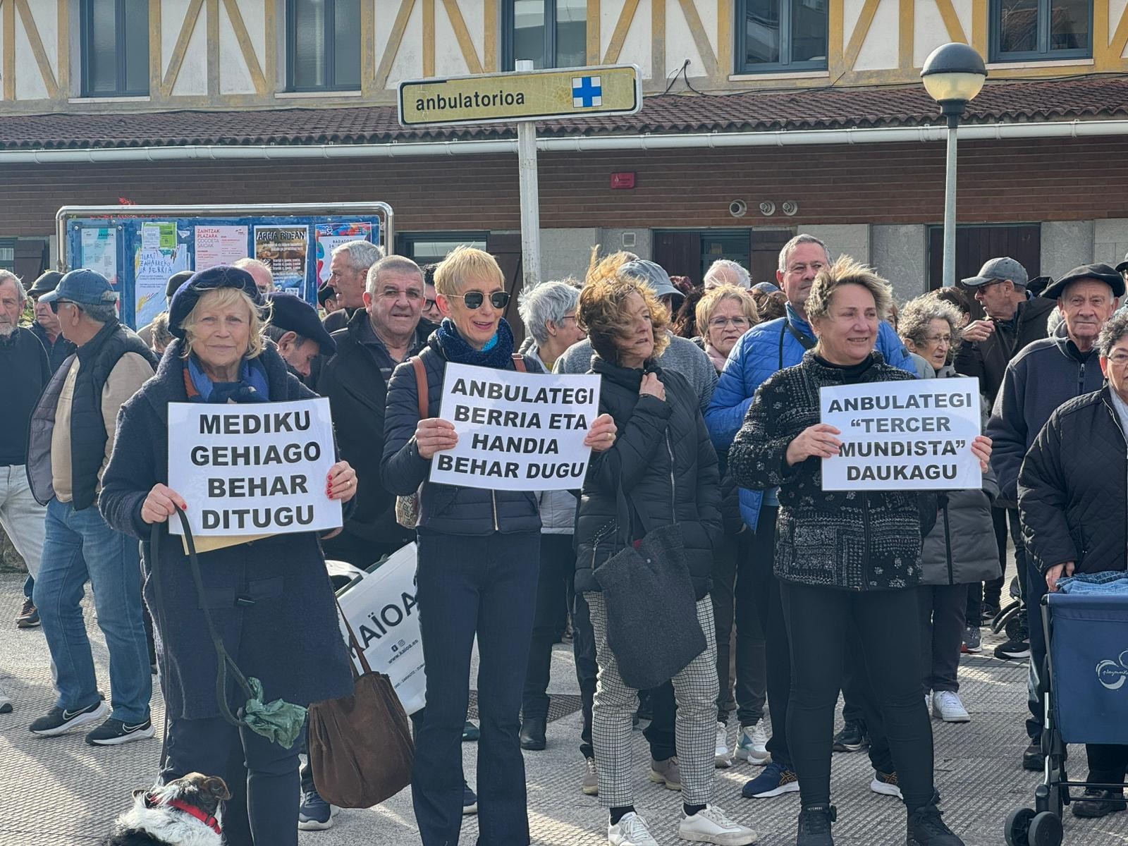Osasun zerbitzu hobea eskatzeko elkarretaratzera deitu dute biharko