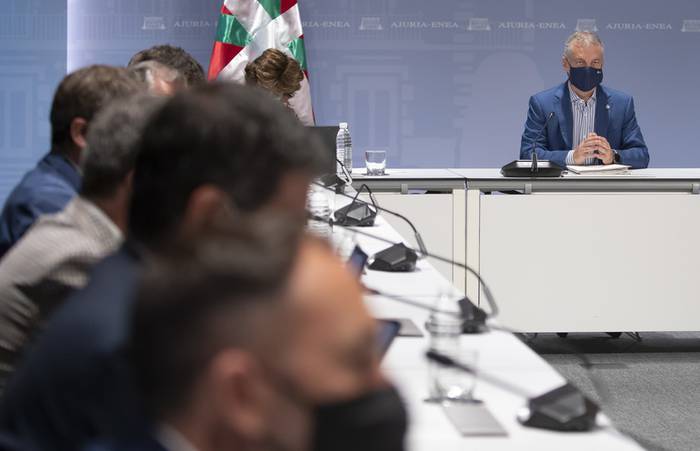 Koronabirusak gehien kolpatu dituen herrietan neurri gehiago hartzea aztertuko dute bihar
