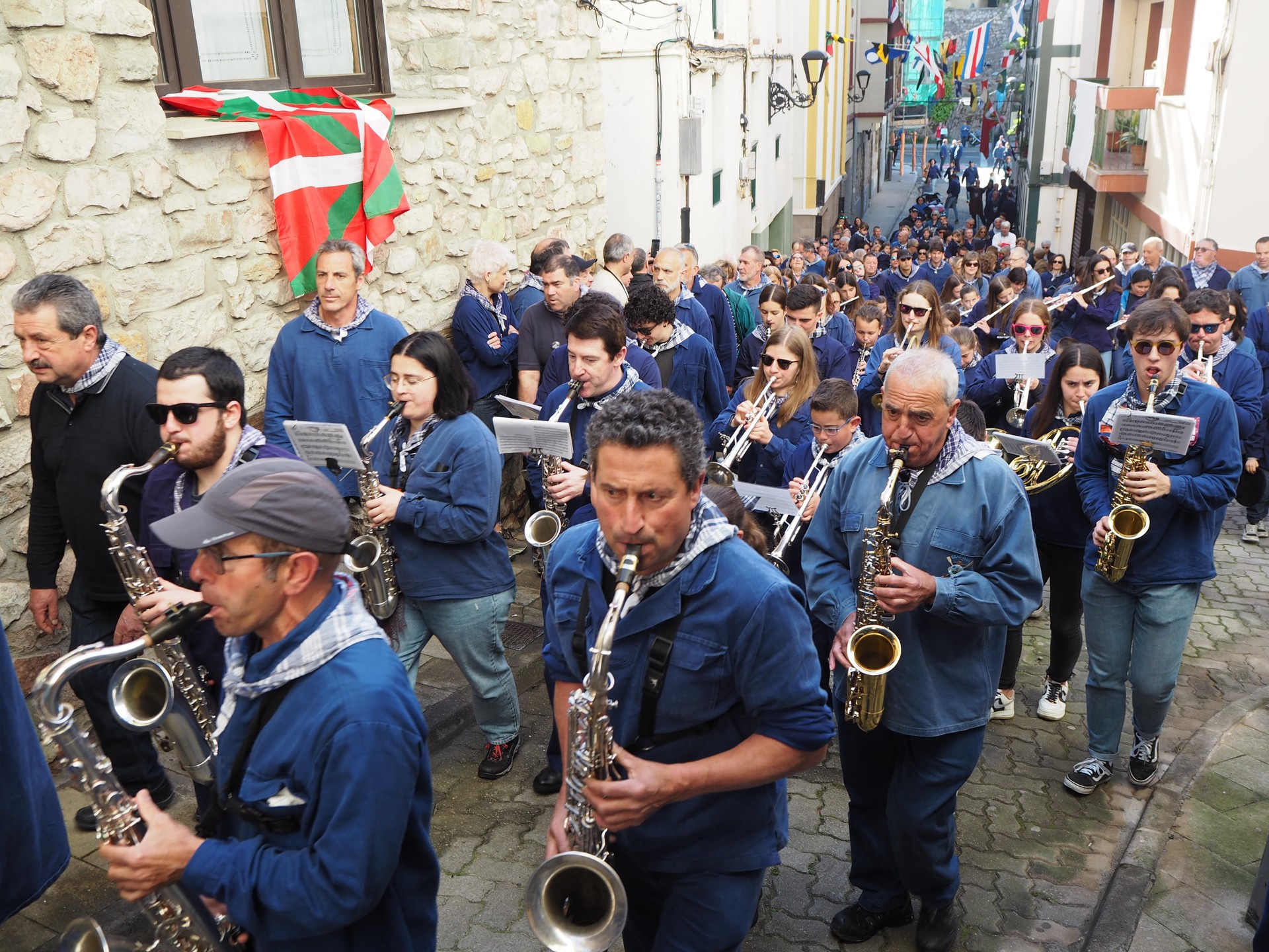 Musikarik ez duen herriak zorionik ez du