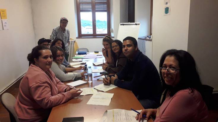 Ostalariei zuzendutako euskara ikastaroa abian da