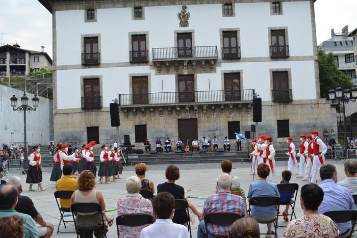 Sahatsa dantza taldeak emanaldia eskainiko du igandean Azkoitian